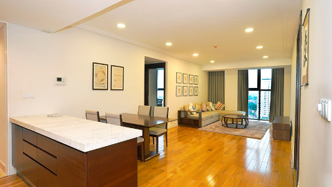 Elegant 03 bedroom apartment in Hoang Thanh tower, Hai Ba Trung