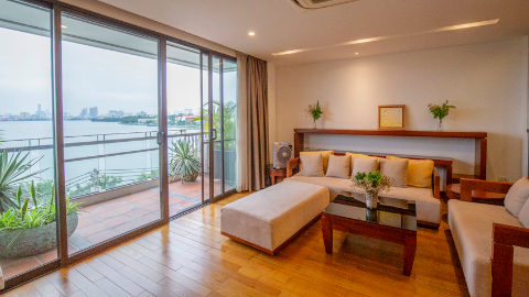 Lake view 02 bedrooms apartment for rent in Xuan Dieu, balcony