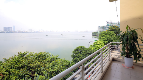 Lake view 02 bedroom apartment in Yen Hoa, Tay Ho
