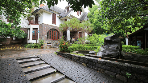 Lovely house with big yard 04 bedroom house for rent in Tay Ho