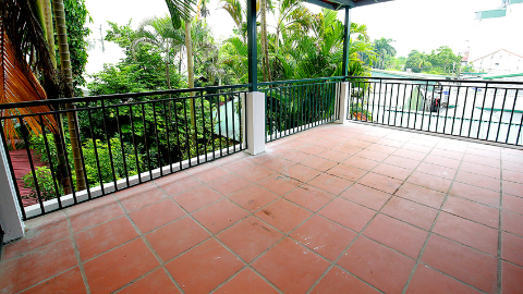 Spacious & yard 04 bedroom house for rent in Tay Ho