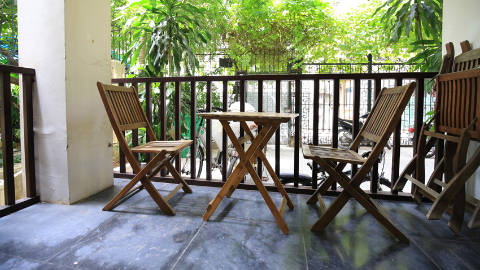 Balcony & front yard 02 bedroom apartment for rent in Tay Ho