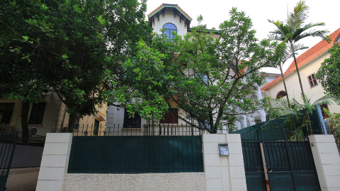 Charming and front Yard 04 bedroom house for rent in Tay Ho