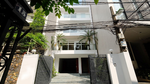 Modern 04 bedroom house for rent in Tay Ho, Front yard
