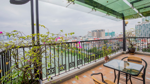 Luxury and Balcony 02 bedroom apartment for rent in Tay Ho