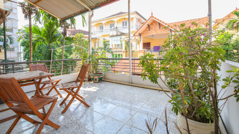 Open view  and nice terrace 03 bedroom house for rent in Tay Ho street