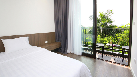 Modern one bedroom apartment for rent in Trinh Cong Son, balcony