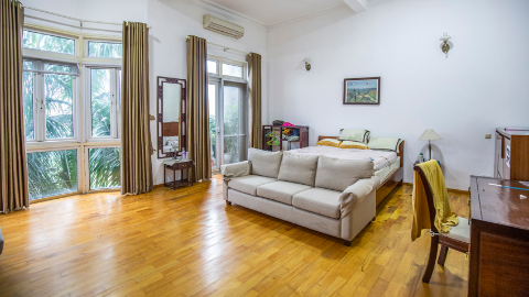 Peaceful and cozy 3 bedroom apartment in Xuan Dieu, Tay Ho for rent