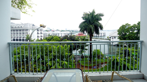 Lake view 1 bedroom apartment with big balcony viewing West lake , Tay Ho