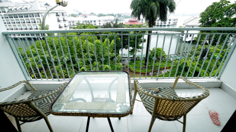 Balcony and Lakeview 01 bedroom apartment for rent in Tay Ho