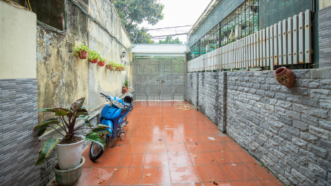 Big front yard 04 bedroom house for rent in Quang An,Tay Ho