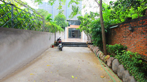 Big garden house for rent as a coffee shops and restaurant in Tay Ho