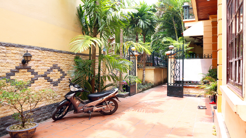 Big yard green 4 bedroom house for rent in Tay Ho