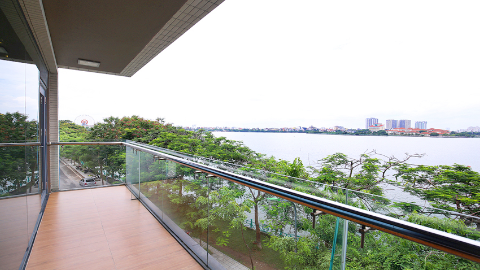 Lake view balcony 1 bedroom apartment in Nhat Chieu for rent