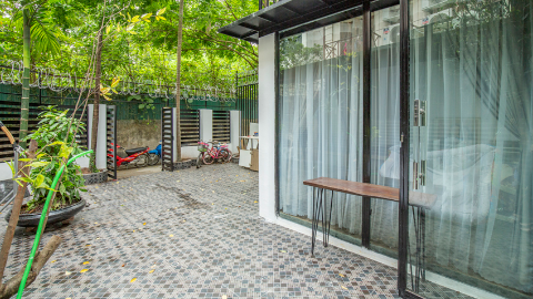 Modern courtyard 3 bedroom house near flower market, Tay Ho for rent