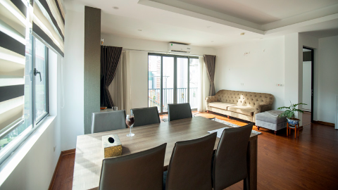 Large serviced 2 bedroom apartment in Xuan Dieu