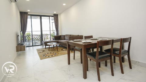 Splendid serviced 2 bedroom apartment in Xuan Dieu for rent