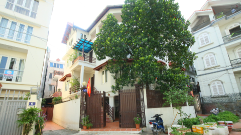 swimming pool and yard 05 bedroom house for rent in Tay Ho, West lake