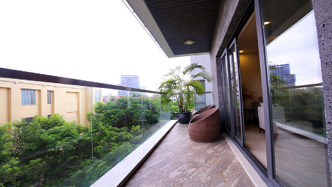 Quality apartment for rent in Tay Ho Hanoi, car access
