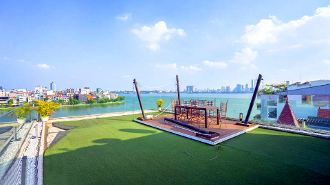 Fabulous lake view 1bedroom apartment with a huge terrace in Tay Ho 