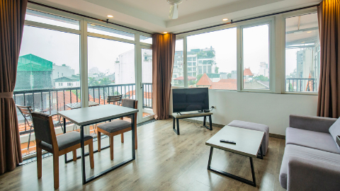 Balcony good 1 bedroom apartment in To Ngoc Van, Tay Ho for rent