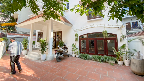 Charming with courtyard 03 bedroom house for rent in Tay Ho, West lake