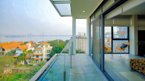 A mazing lakeview with balcony 04 bedroom apartment for rent in Tay Ho, West lake