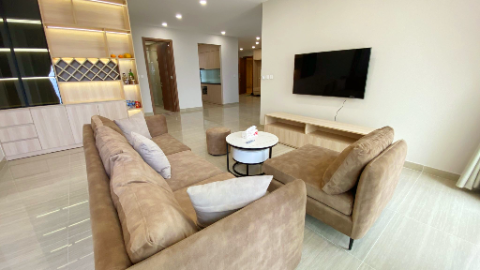 Classy golf-view 3 bedroom apartment in L5 Ciputra for rent