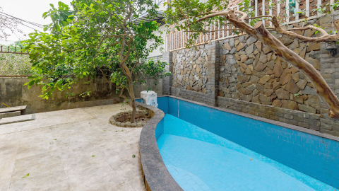 Swimming Pool and Big yard 04 bedroom house for rent in Tay Ho Westlake