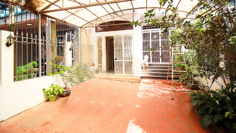 Big yard and full of daylight 04 bedroom house for rent in Tay Ho, West lake