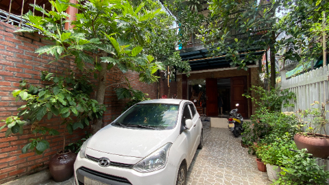 Big front yard with garden 04 bedroom house for rent in Tay Ho, West lake
