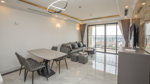 Open contemporary 3 bedroom apartment in Xuan Dieu, Tay Ho
