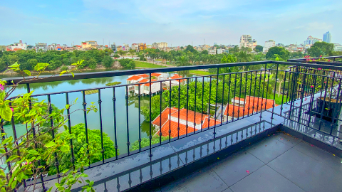 Lakeview and balcony 03 bedroom apartment for rent in Tu HoaTay Ho West lake