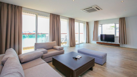 Outstanding lake view 3 bedroom apartment in Quang An, Tay Ho for rent