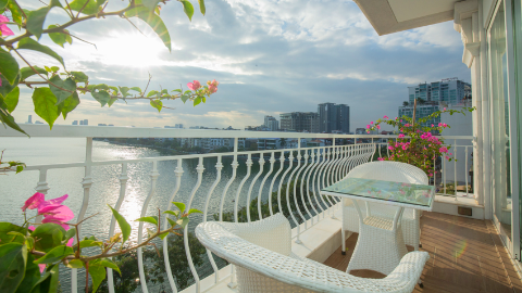 Big balcony with wonderful lakeview 04 bedroom apartment for rent in Tay Ho West lake