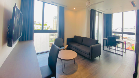 Bright 1 bedrooma apartment with balcony in Xuan Dieu , Tay Ho for rent