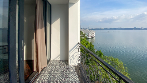 Gorgeous Lake view 3 bedroom apartment in Tu Hoa, Tay Ho