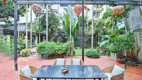 Big garden with front yard 04 bedroom house for rent in Tay Ho West lake