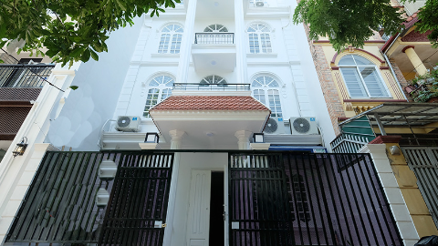 Renovated with plenty of daylight 04 bedroom house for rent in Tay Ho West lake