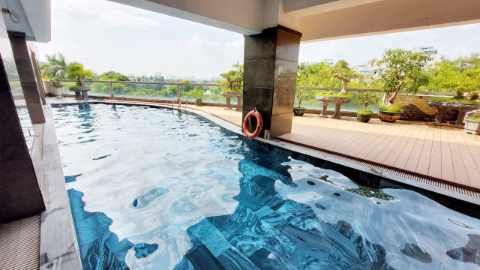 Swimming pool with nice view 02 bedroom apartment for rent in Truc Bach
