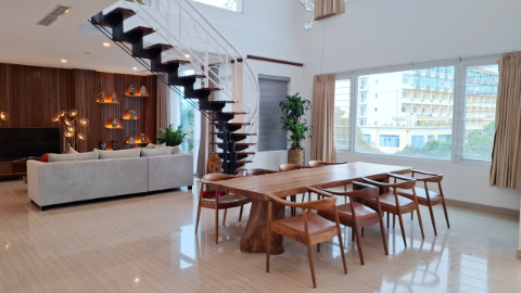 Panoramic lake view, huge terrace 03 bedroom apartment for rent in To Ngoc Van