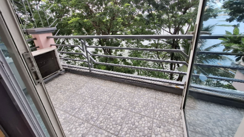 Lakeview with balcony 02 bedroom apartment for rent in Truc Bach Ba Dinh