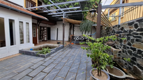 Garden with outdoor space 04 bedroom house for rent in Tay Ho West lake