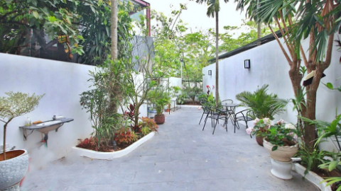 Front yard with outdoor space 03 bedroom house for rent in Tay Ho West lake