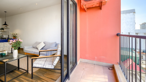 Modern style with lakeview 02 bedroom apartment for rent in Tay Ho West lake