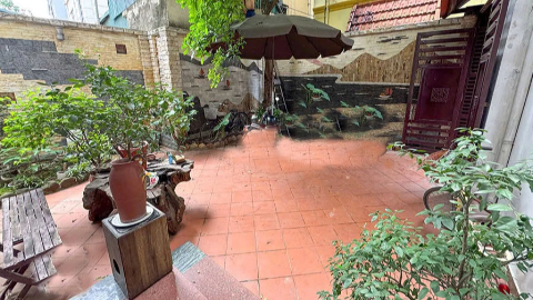 Garden with outdoor space 04 bedroom house for rent in Tay Ho West lake