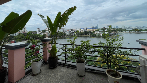 Lakeview with balcony 02 bedroom apartment for rent in Truc Bach Ba Dinh