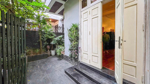 Front yard with fully furnished 03 bedroom house for rent in Tay Ho West lake