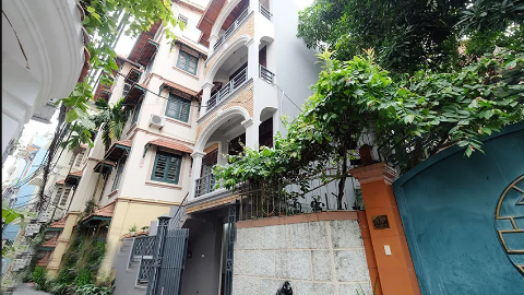 Good house with balcony 04 bedroom for rent in Tay Ho West lake Ha noi