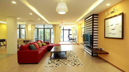 Charming & spacious 4 bedrooms apartment for rent in Tay Ho, Hanoi